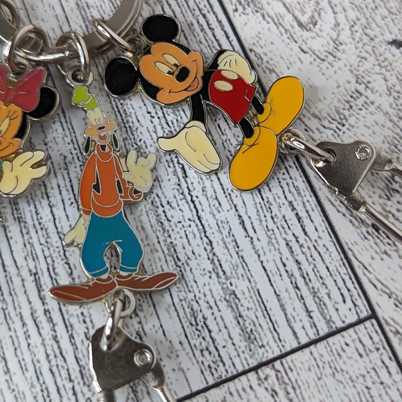 Disney Characters Keychain Metal & Enamel Mickey Head Split Ring w 4 Characters - Picture 4 of 11